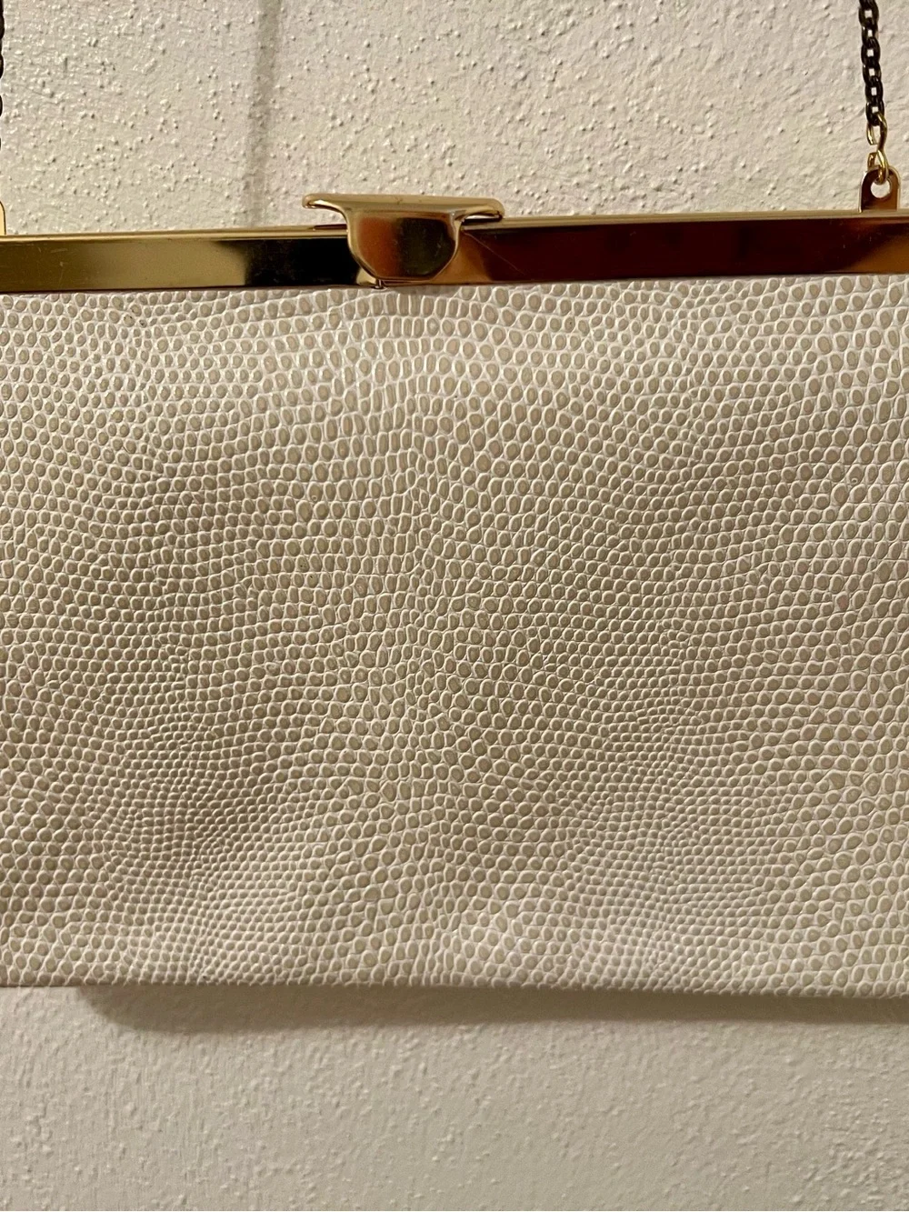 Vintage Etra Lizard Embossed Cream Leather Clutch Gold Frame Chain Bag
